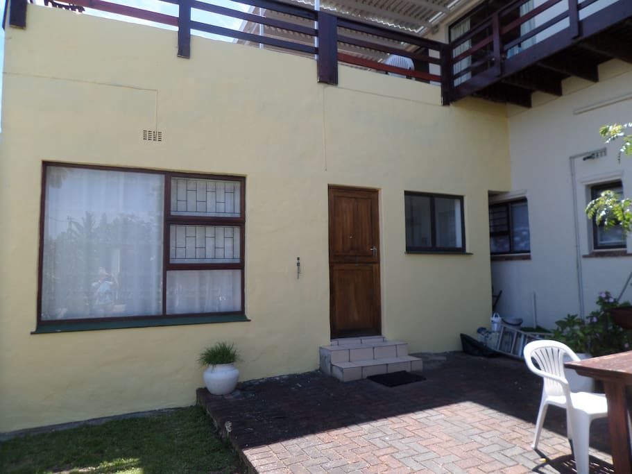 Unit 2:(Listen to the Ocean) Private entrance and barbecue area.