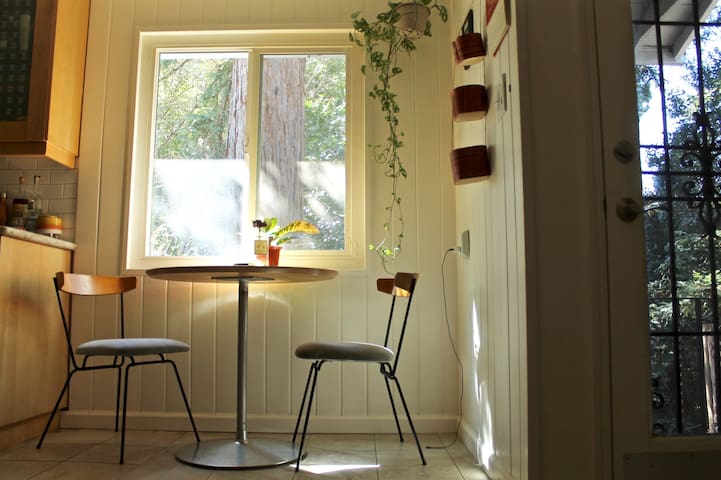 Beautiful Room in East Oakland Home