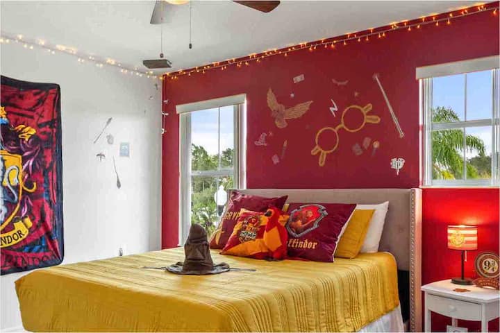 The house favored by most! The Harry Potter house! This room features a queen bed on the second floor with a shared bathroom. 