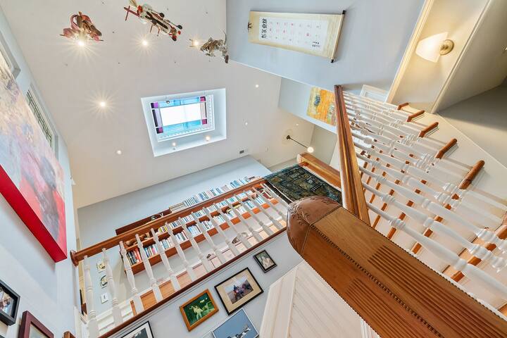 Art-filled Victorian Flat w/French Chef’s Kitchen gallery image 5