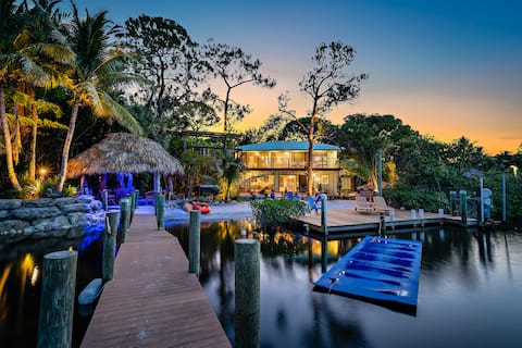 The River House: Private Beach AND Boat Included!