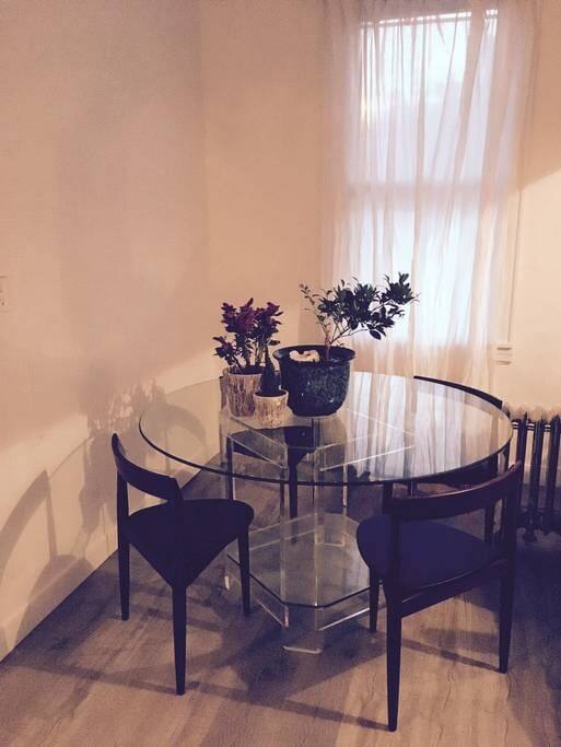 kitchen table *