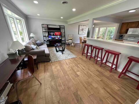 Somerset Escape
5BR/2.5BA