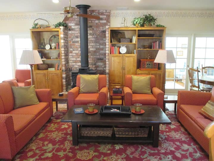 Rough & Ready Vineyards  Guesthouse - Grass Valley, CA