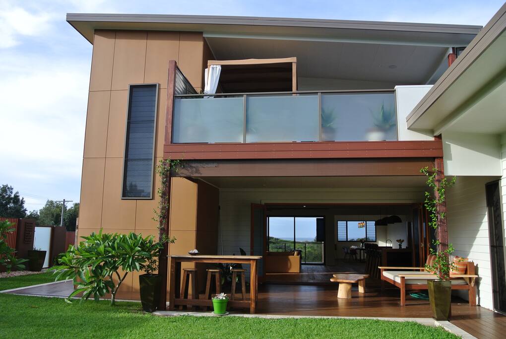 Backyard and views to the ocean.
