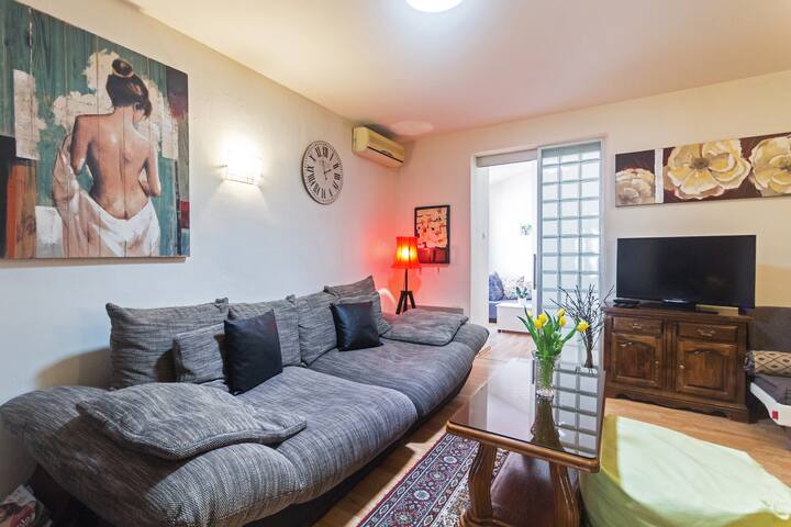 Flower Square Central Apartment