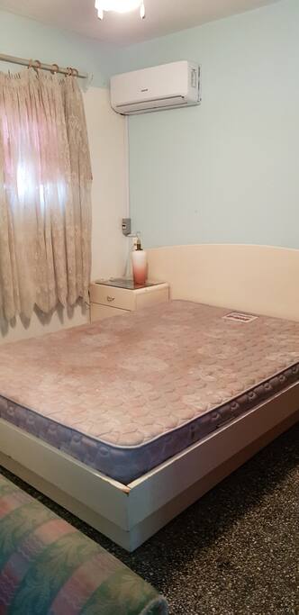 dormitorio con aire