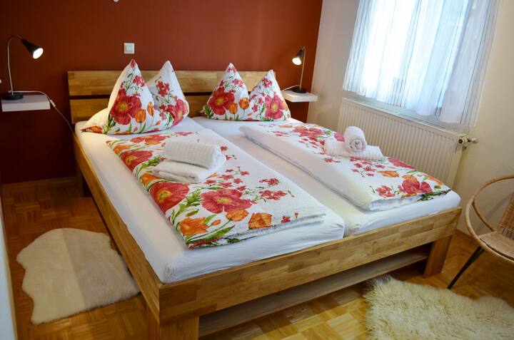 Dormitorio con cama de 1,80 m