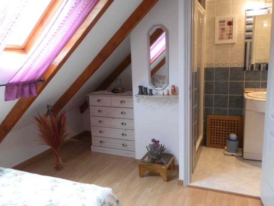 Chambre 2 et accès sdb