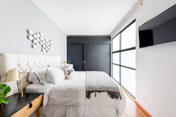 Sit in the Private Rooftop Garden of an Exceptional Home gallery image 3