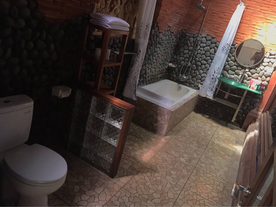 pict 2 of the bathroom