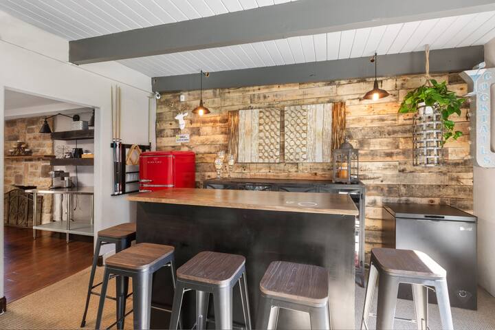 Staycation Oasis/Theater/Pool/Hot Tub/Gym/4BR2BA gallery image 2