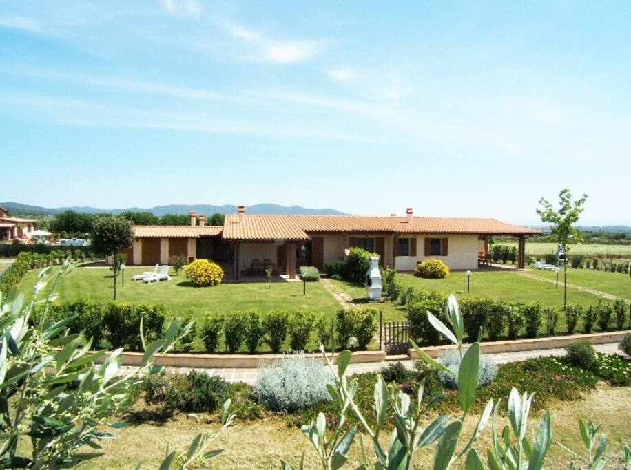L' ESTERNO DELLA CASA