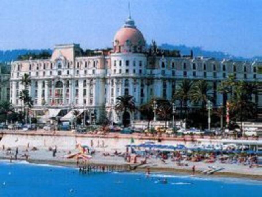STUDIOS IN THE BEACH FRONT NEGRESCO