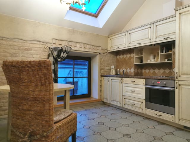 (T23) The cozy apartment “Honey:"