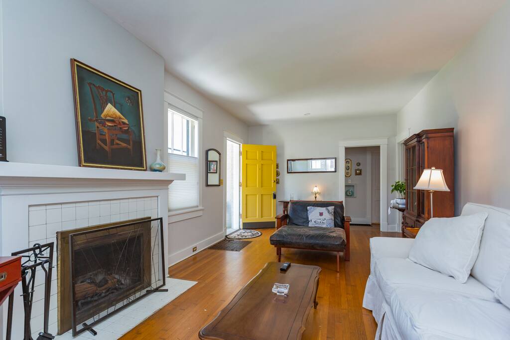 Living room with a sofa bed (queen) and a twin futon