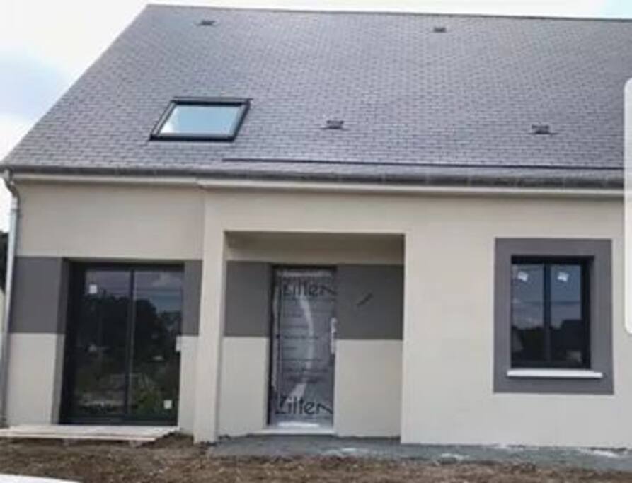 Vue de devant de la maison