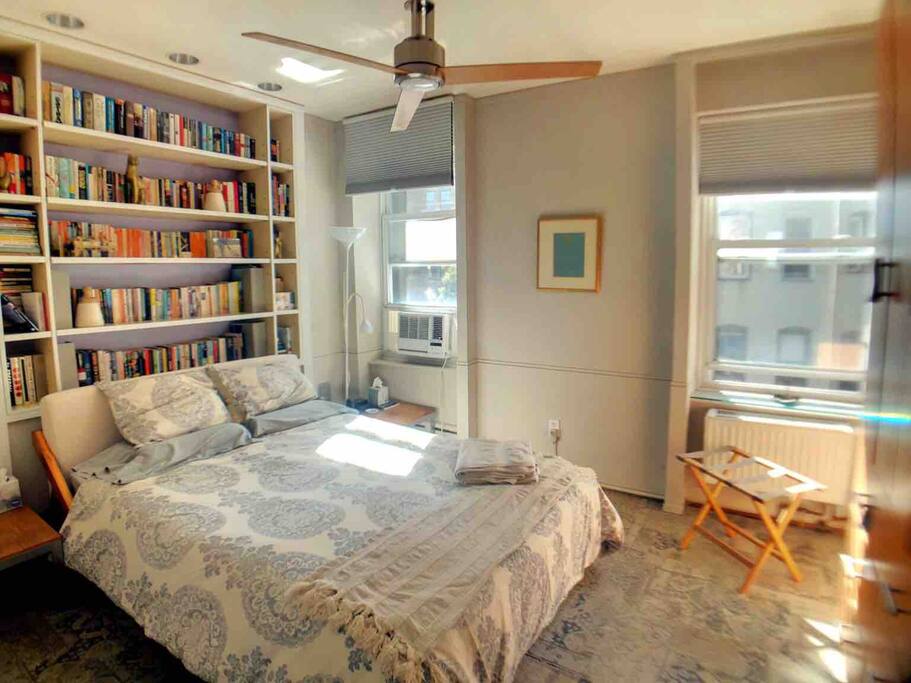 Main bedroom with queen
