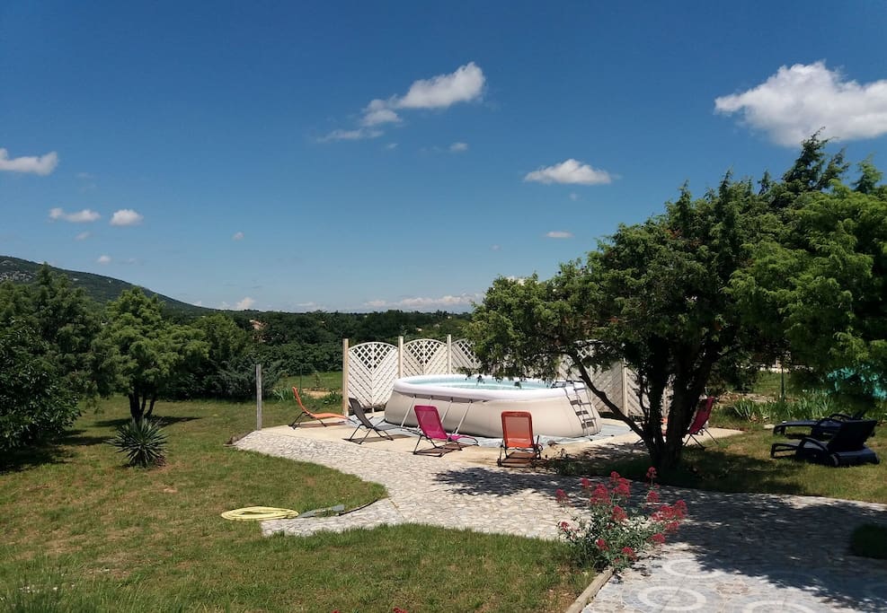 piscine privée vue panoramique sur les Cévennes Ardéchoises et les alpes