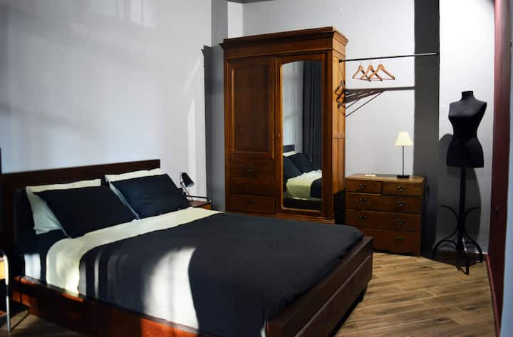 Lit queen size avec matelas et surmatelas