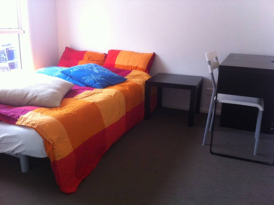 A nice and 'confy' double bed.