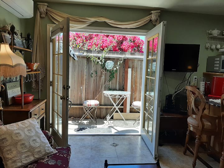 Bay Area Garden Cottage - Benicia, CA