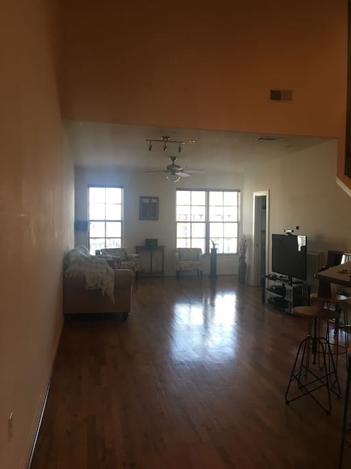 Livingroom with cable tv