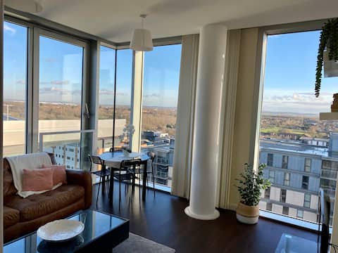 Top Airbnb: Two bedroom luxury flat in central Milton Keynes in Central Milton Keynes