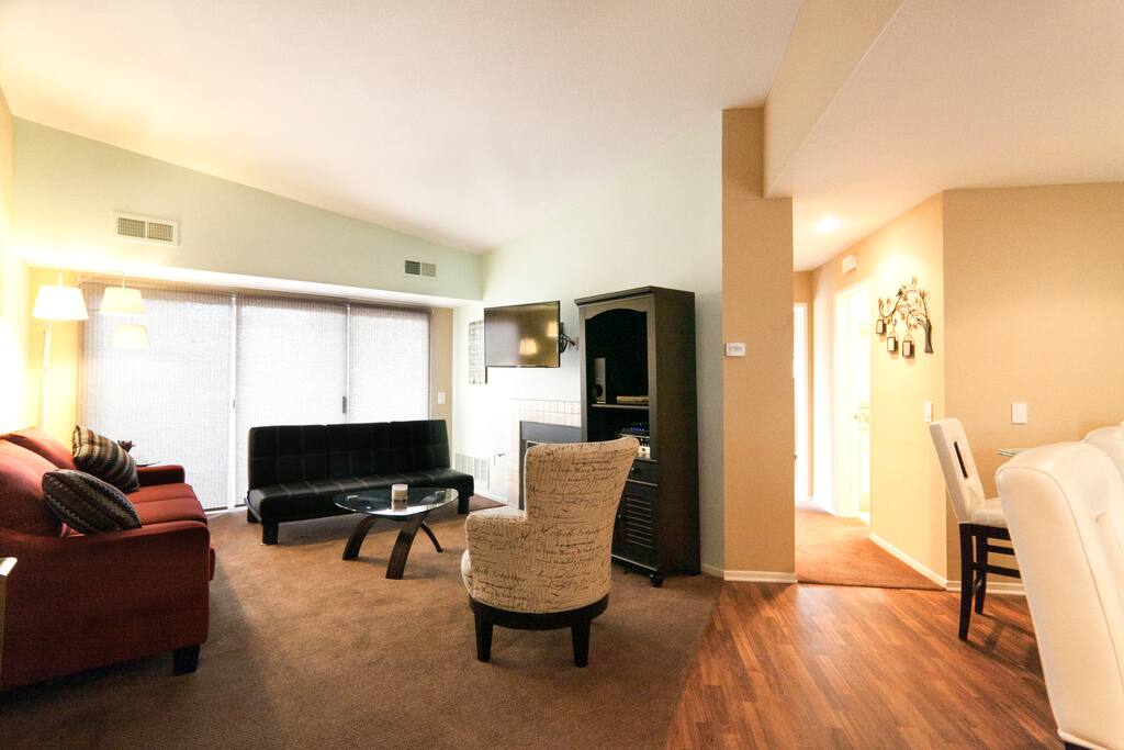 Short carpet in bedrooms & living room are low allergy and make for a clean and warm floor.