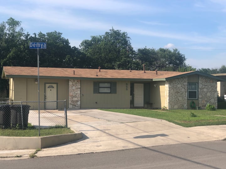 Larger Piece of Heaven, Near by Lackland AFB. Houses for Rent in San