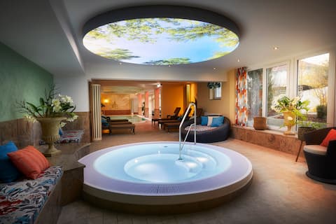 Central apartment with spa area use