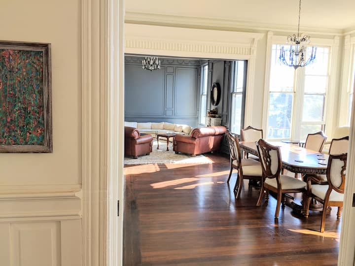 Epic Mansion! Private Room, Laundry, Speedy Wifi - Oakland, CA