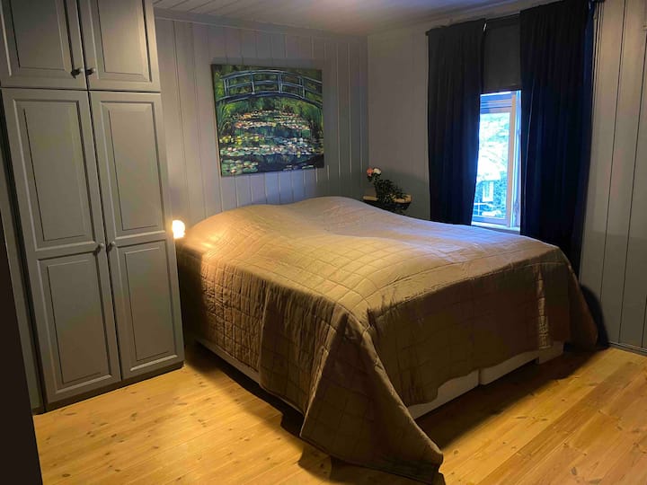 Chumba kikuu cha kulala (sentimita 180x200)
Ghorofa ya kwanza