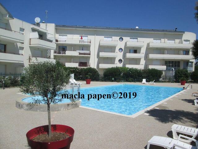 Studio avec piscine, terrasse, près plage et port