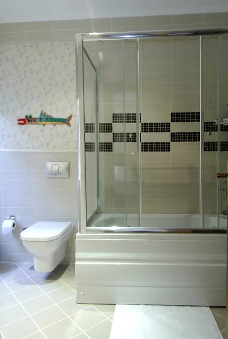 Spacious bathroom
