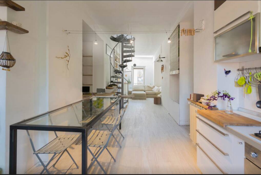 Uno scorcio della casa vista dalla cucina...