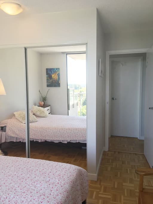 Clean and Peaceful Bedroom with New Queen Bed and Gorgeous Views! Bathroom across hall.✌️