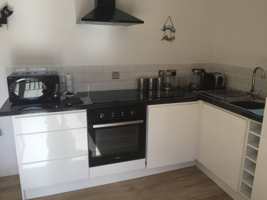 Stylish fully integrated kitchen.