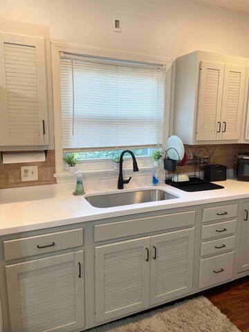 The Presidential Suite in Downtown Bristol! gallery image 3