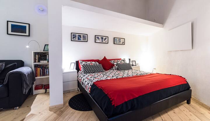 Loft with private bathroom near metro station