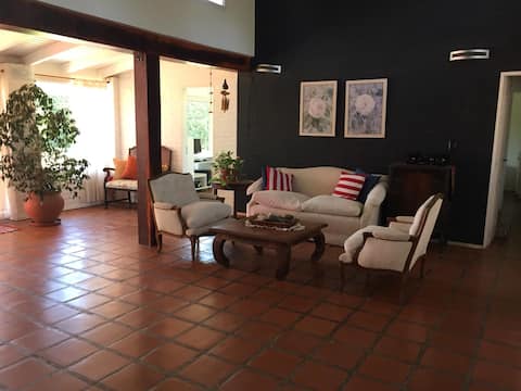 Top Airbnb: House in a gated community of Valle Allende, park and pool in Villa Allende