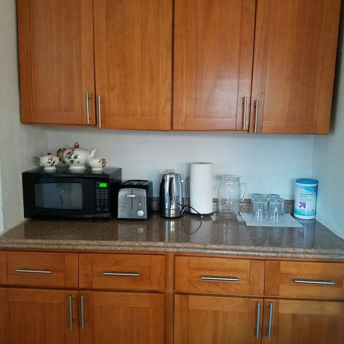 This area mainly for quick breakfast
of toast, coffee & juice.