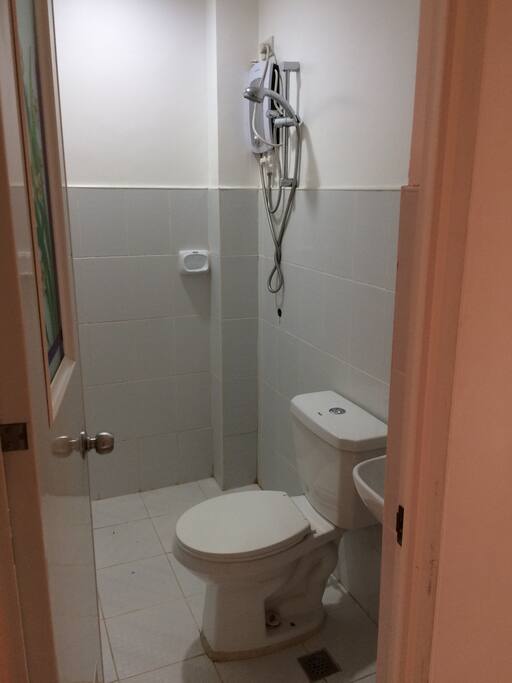 BATHROOM WITH A HOT AND COLD SHOWER
