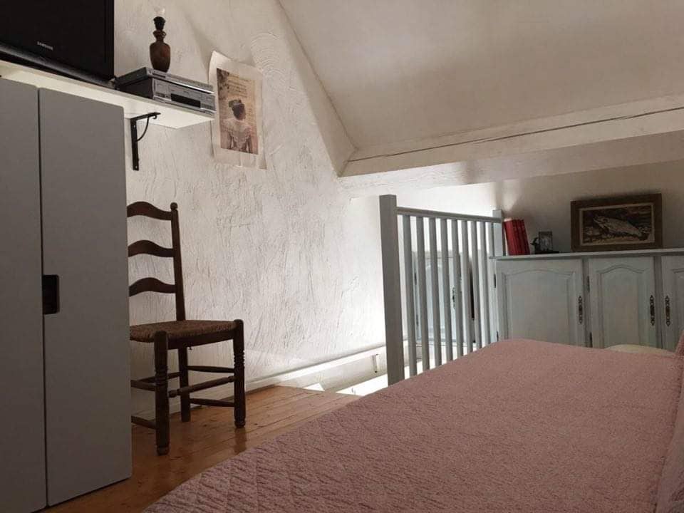 קומת ביניים  עם ספה נפתחת