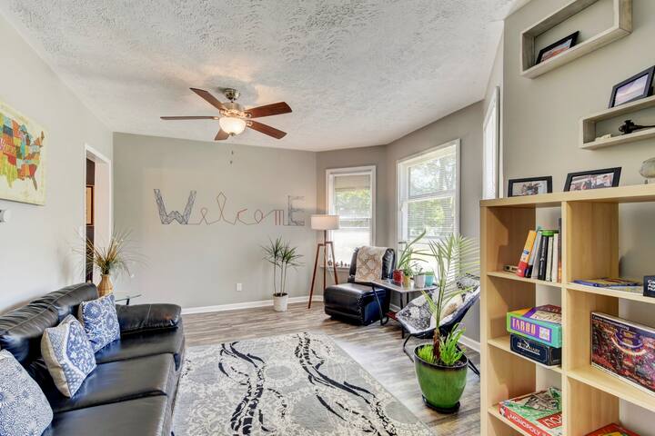 Modern Bedroom near Downtown and I-480 #2