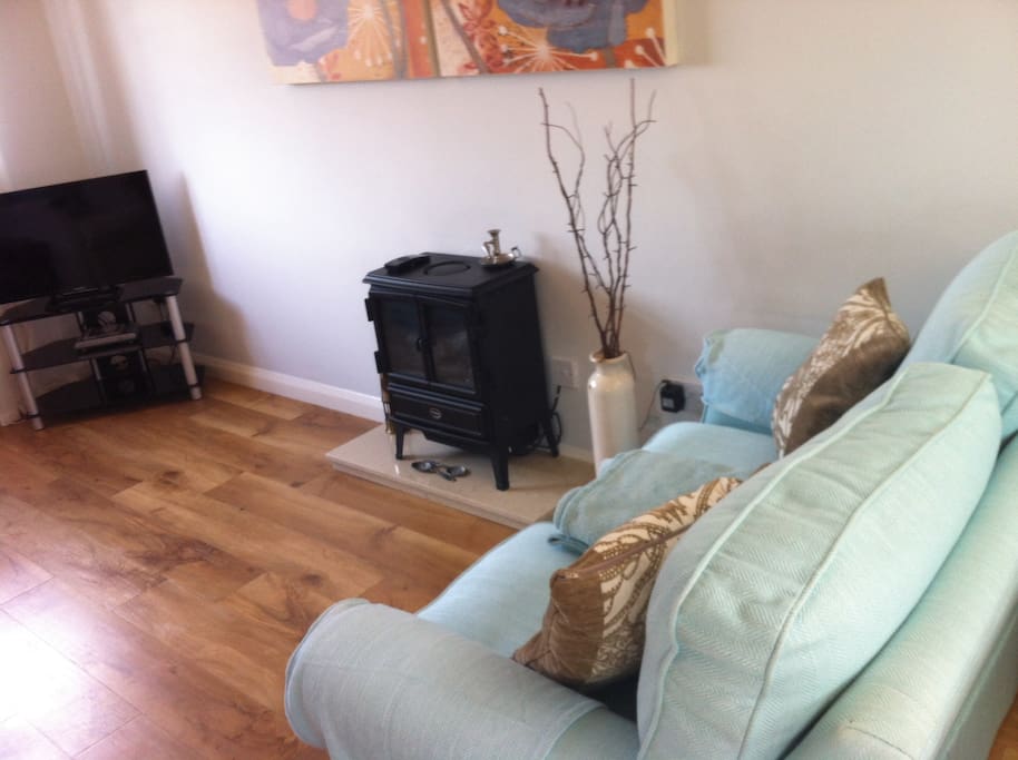 bright spacious twin bedded room with tv and sitting area