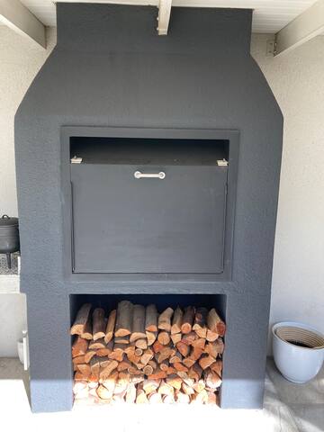 Suburbia home on leafy street gallery image 2