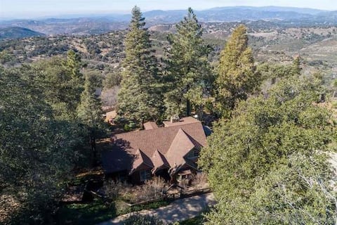 Skylark Manor + Guest House