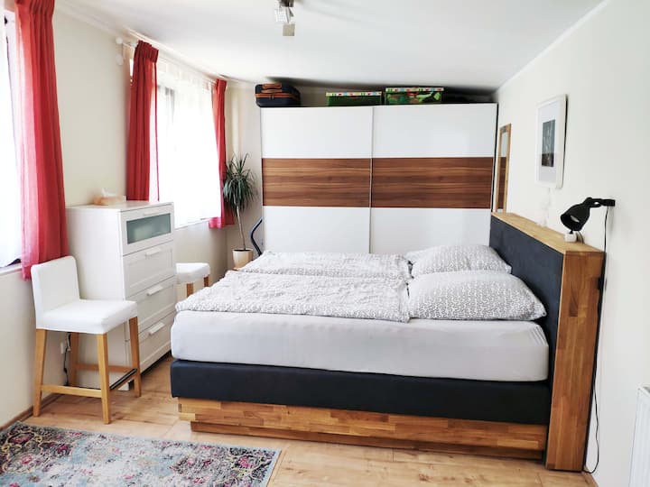 Schlafzimmer Nr. 1 mit 200cm Boxspringbett