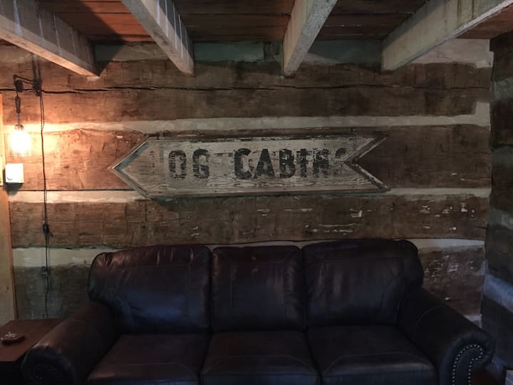 The Cabin - Near Holiday World & Splashin' Safari - Santa Claus, IN